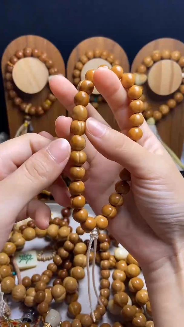 手串猴头核桃来****。全品纯手工奶油泡芙小尺寸素手持