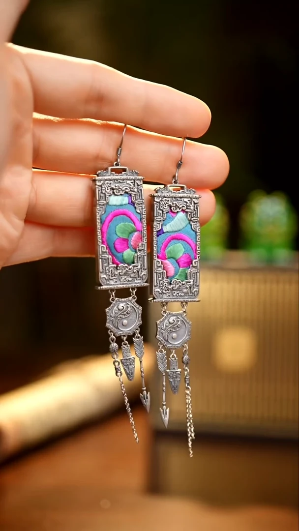 刺绣私人定制苗族手工Q429