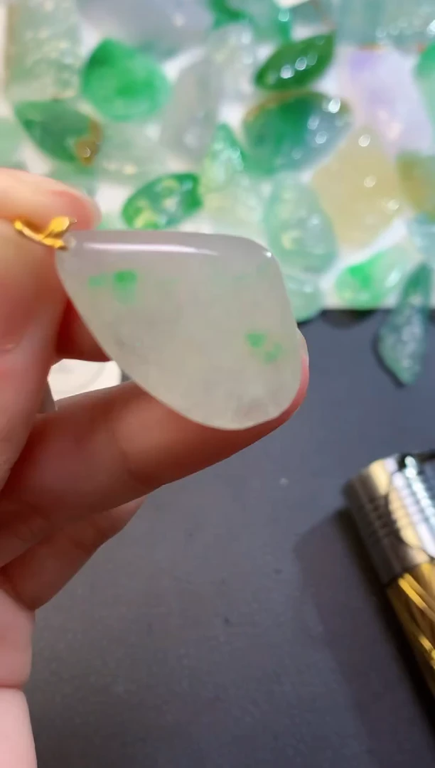 颈饰未镶嵌翡翠