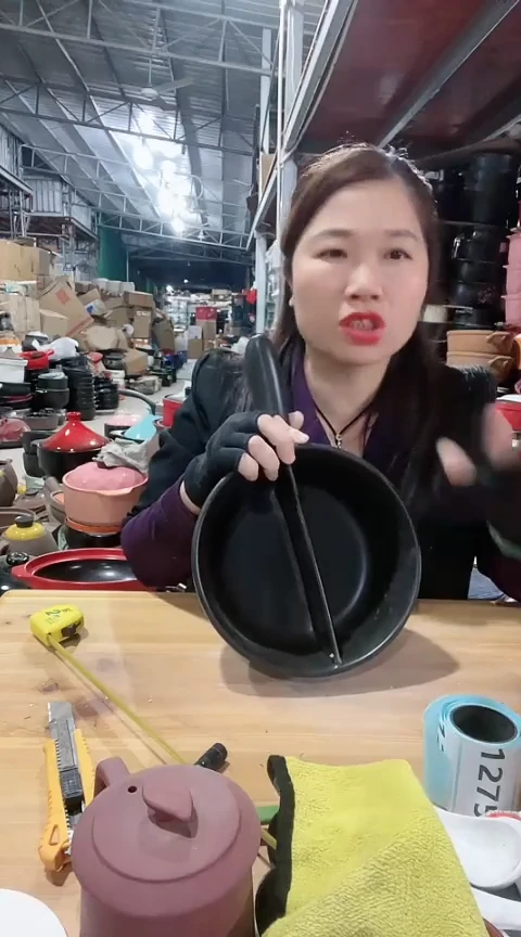 瑕疵黑色鸳鸯手把锅