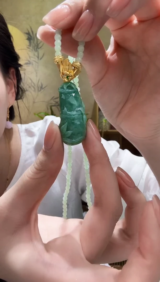 颈饰未镶嵌翡翠吊坠