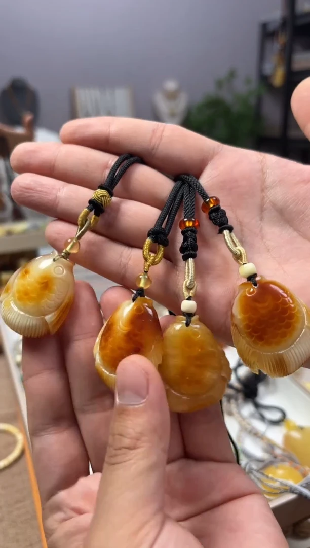 【闪购商品】蜜蜡裸石未镶嵌多样性发一件