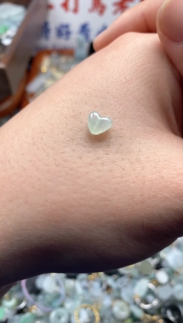 【闪购商品】翡翠颈饰未镶嵌哥哥