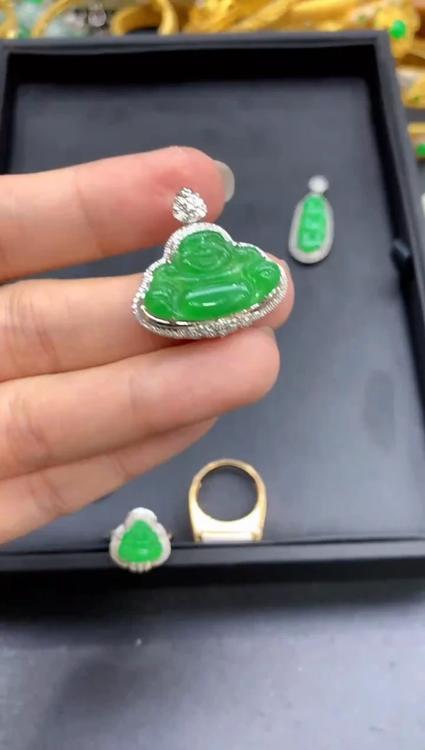 颈饰18K金镶嵌翡翠667-中国好珍宝