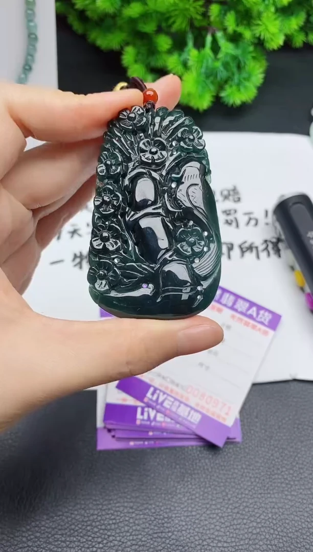 颈饰未镶嵌翡翠
