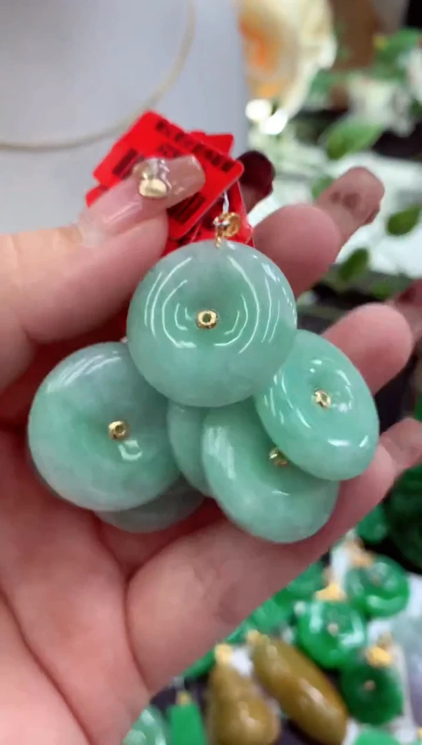 【闪购商品】翡翠吊坠(不含链)18K金镶嵌多样性发货其中一件