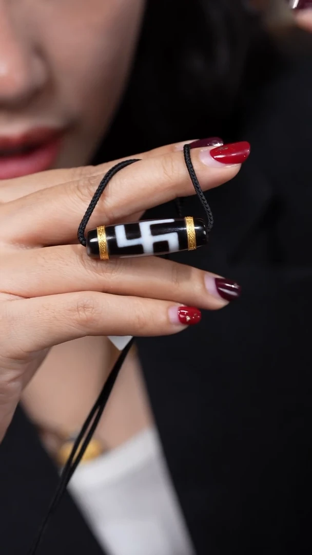 【闪购商品】玛瑙/玉髓颈饰18K金镶嵌Y61876一Y万字锁骨链