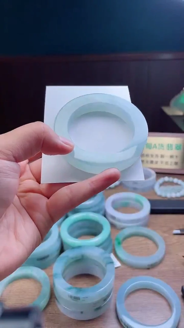 定制翡翠手镯未镶嵌起**?定制