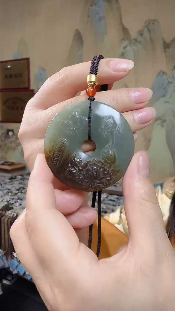 颈饰未镶嵌和田玉.