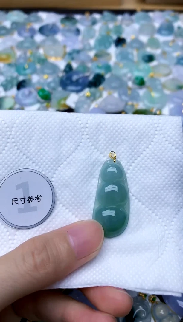 颈饰18K金镶嵌翡翠天然A货翡翠