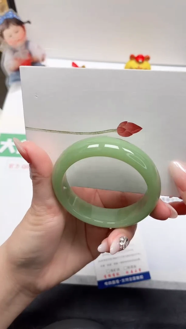 【闪购商品】石英质玉手镯未镶嵌64-58