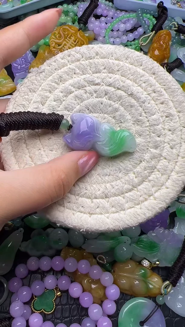 颈饰未镶嵌翡翠天然缅甸翡翠吊坠