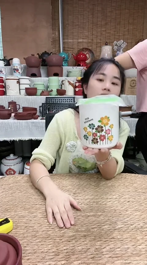 瑕疵风车花罐子一个