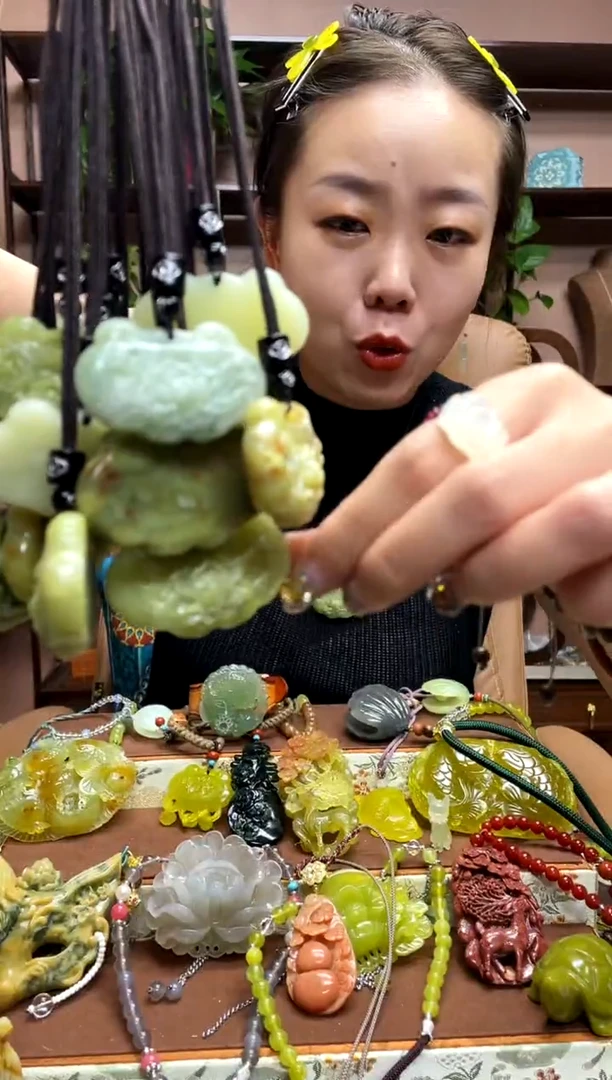 未镶嵌岫玉吊坠多样性发货发其中之一