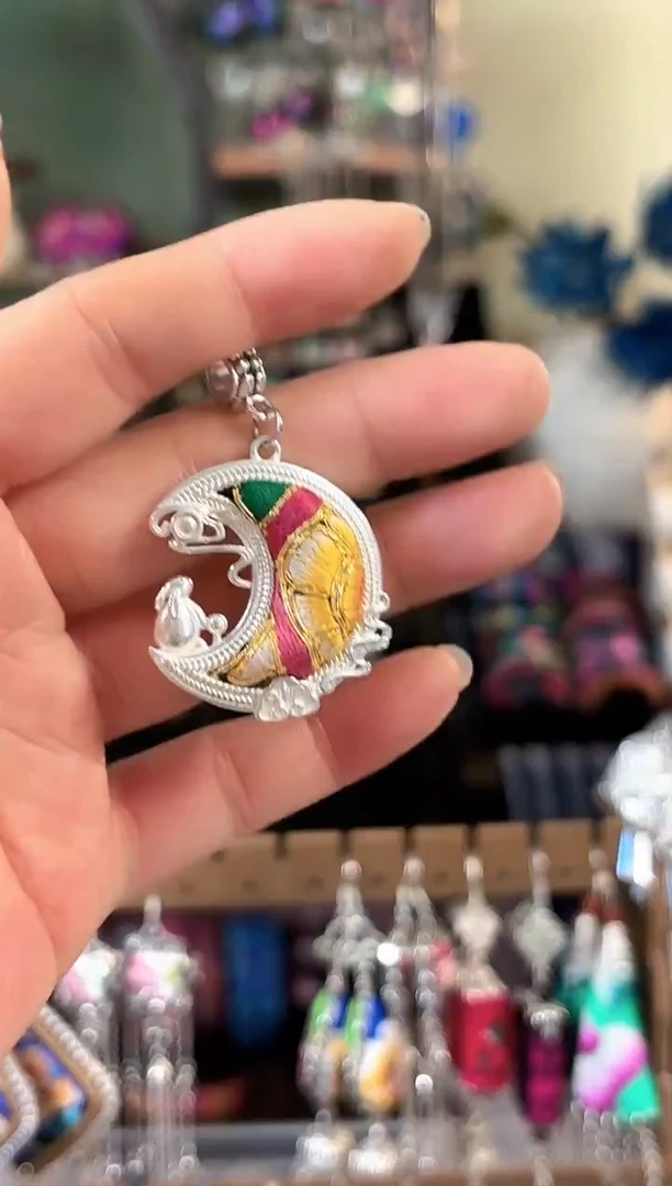 彩云南阁非遗老绣苗银饰品170