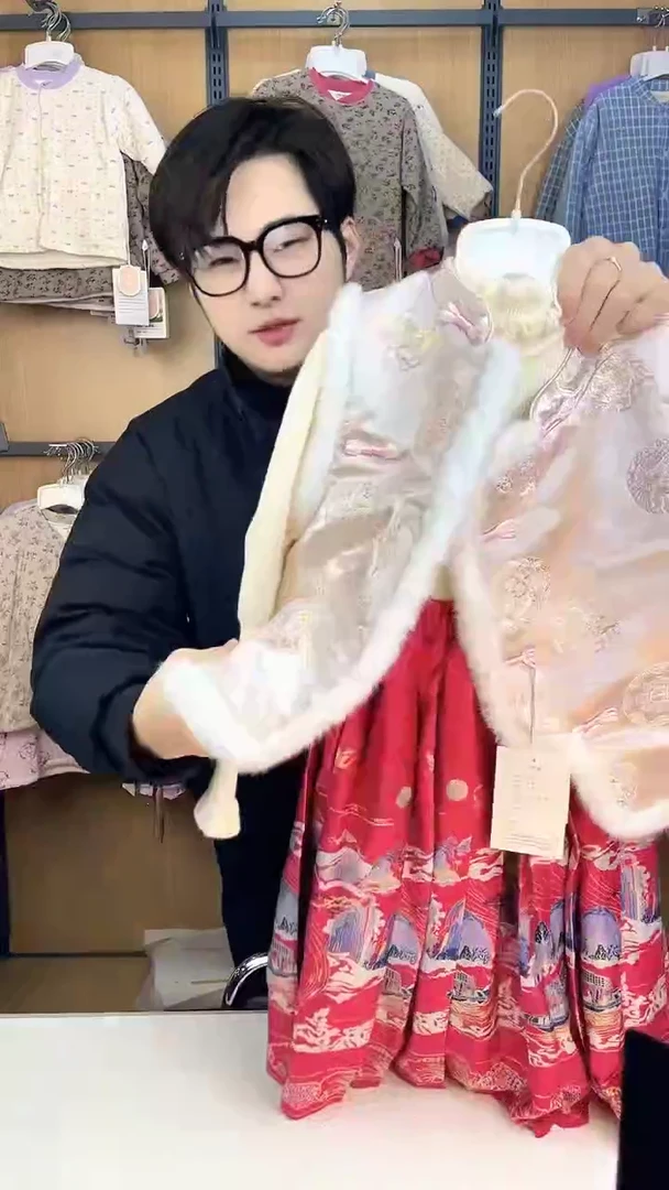 好看百搭年装新中式