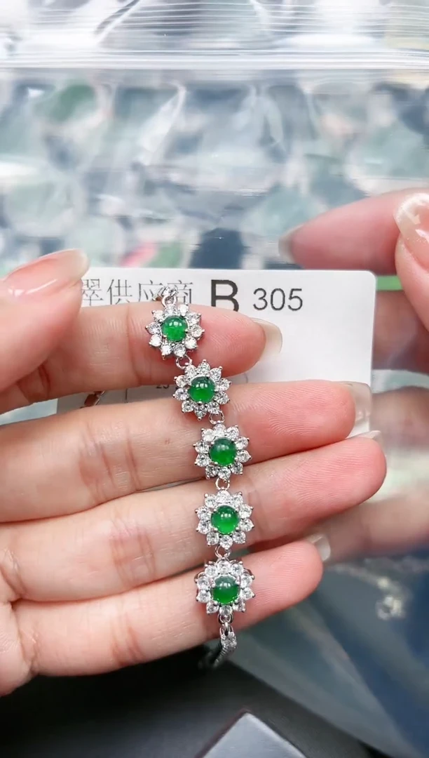 【闪购商品】翡翠颈饰未镶嵌赠皮绳305