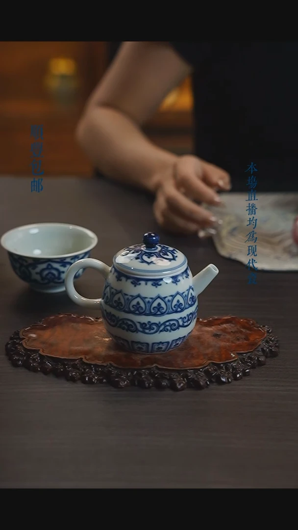 宁封柴窑青花宝相花纹壶