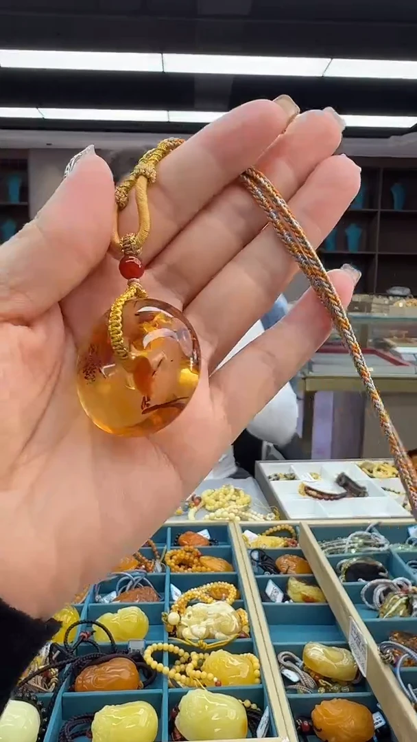 琥珀颈饰未镶嵌70秒拍号 假一罚三
