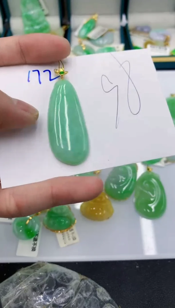 颈饰未镶嵌翡翠 翡翠