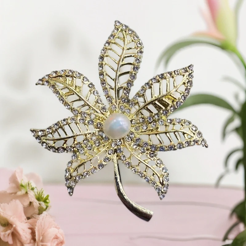 【梦梦专属】(证书+礼盒）合金镶嵌淡水珍珠胸针枫叶胸饰款 DX28012