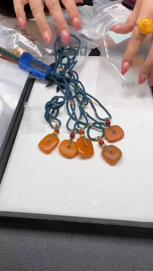 琥珀颈饰未镶嵌76