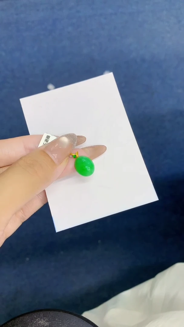 颈饰18K金镶嵌翡翠1