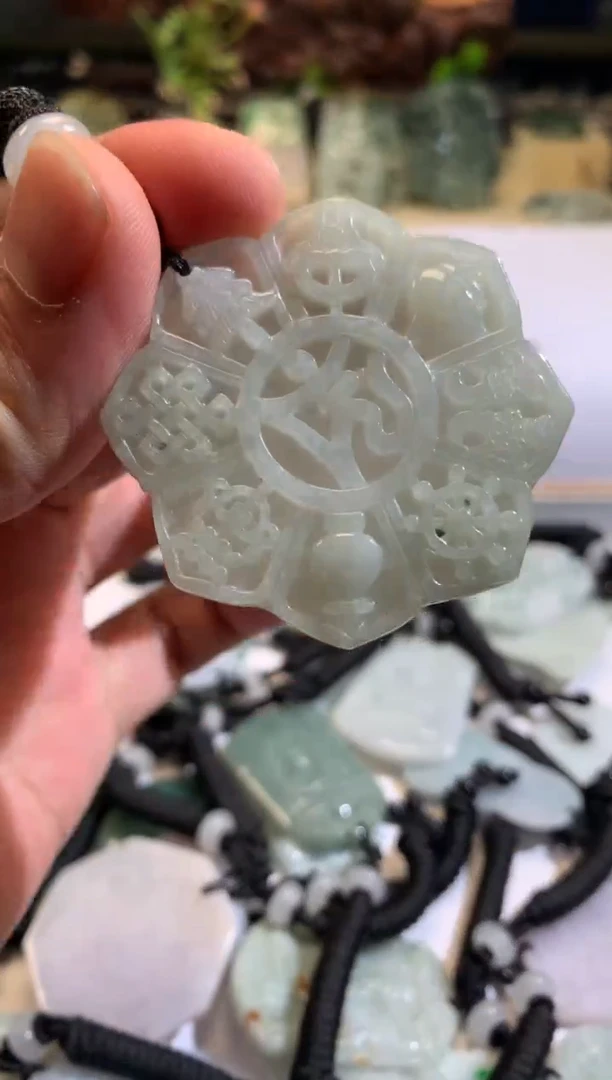 翡翠未镶嵌颈饰6/05/030