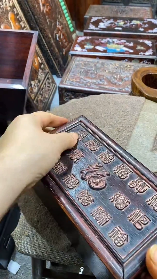 木木雕款盒子一个
