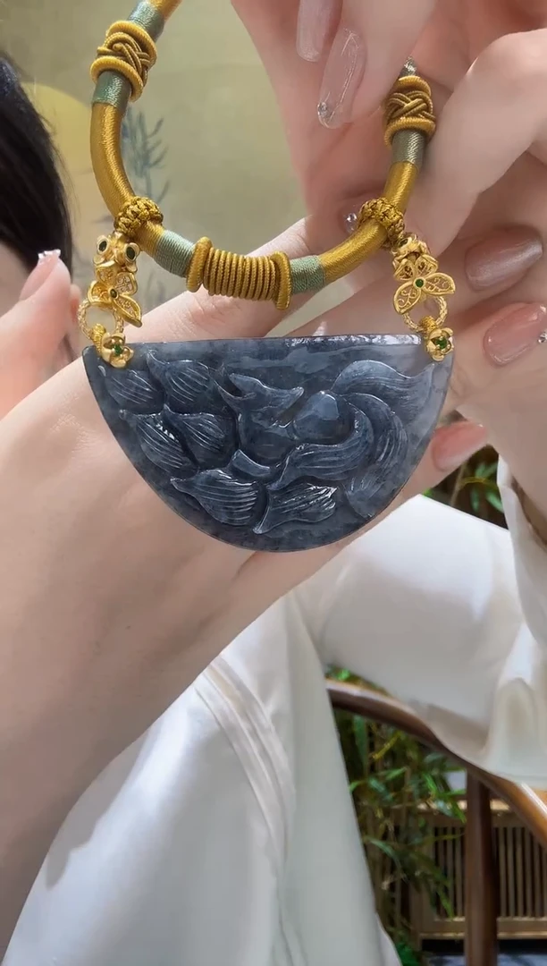 翡翠未镶嵌颈饰吊坠