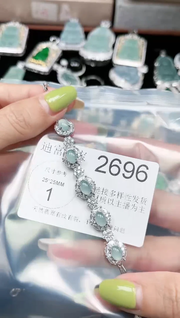 【闪购商品】翡翠颈饰未镶嵌赠皮绳2696