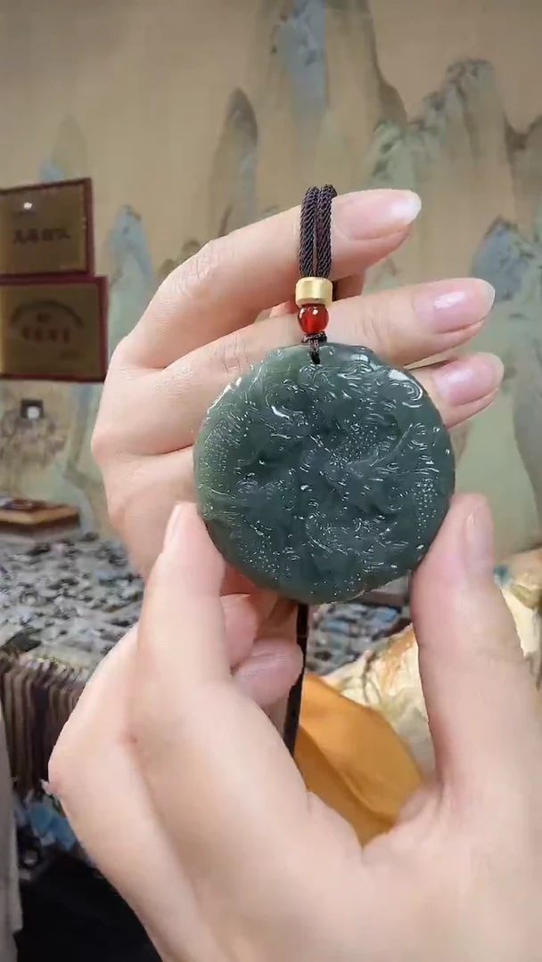 颈饰未镶嵌和田玉.