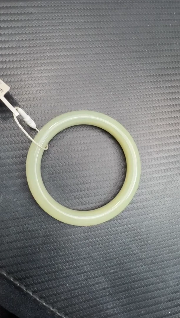 未镶嵌手镯和田玉且末微色差青白57+手镯确认签收返190元