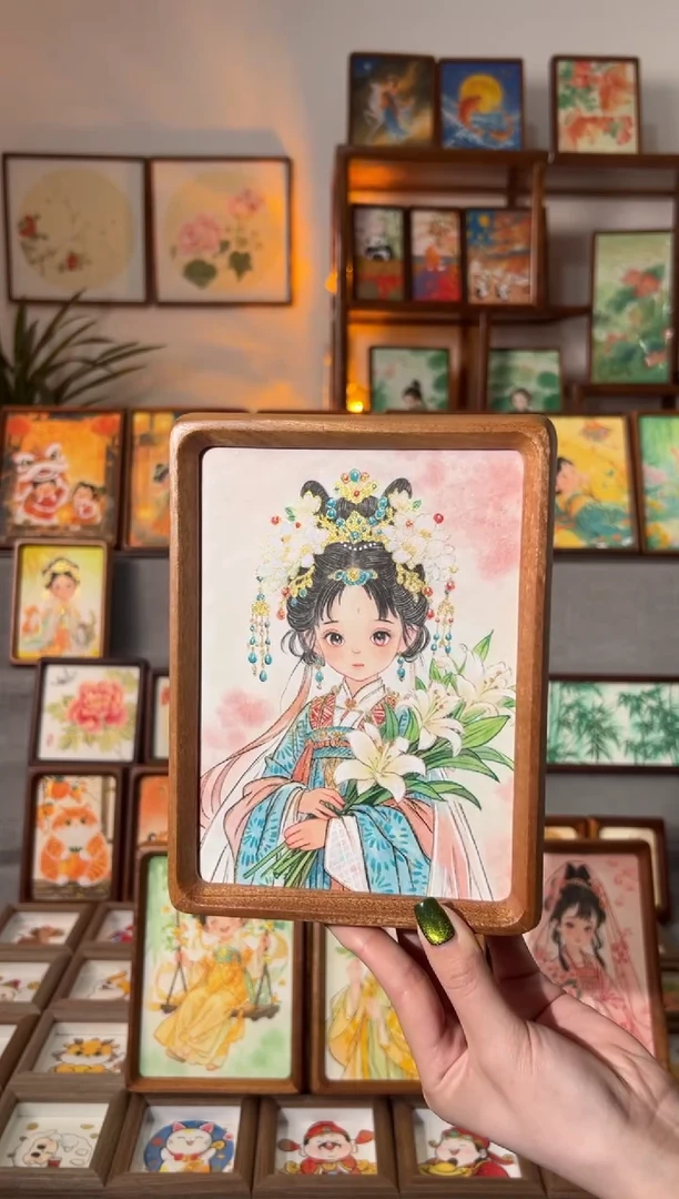 【闪购商品】国画百合花女孩 手绘国画7寸花梨