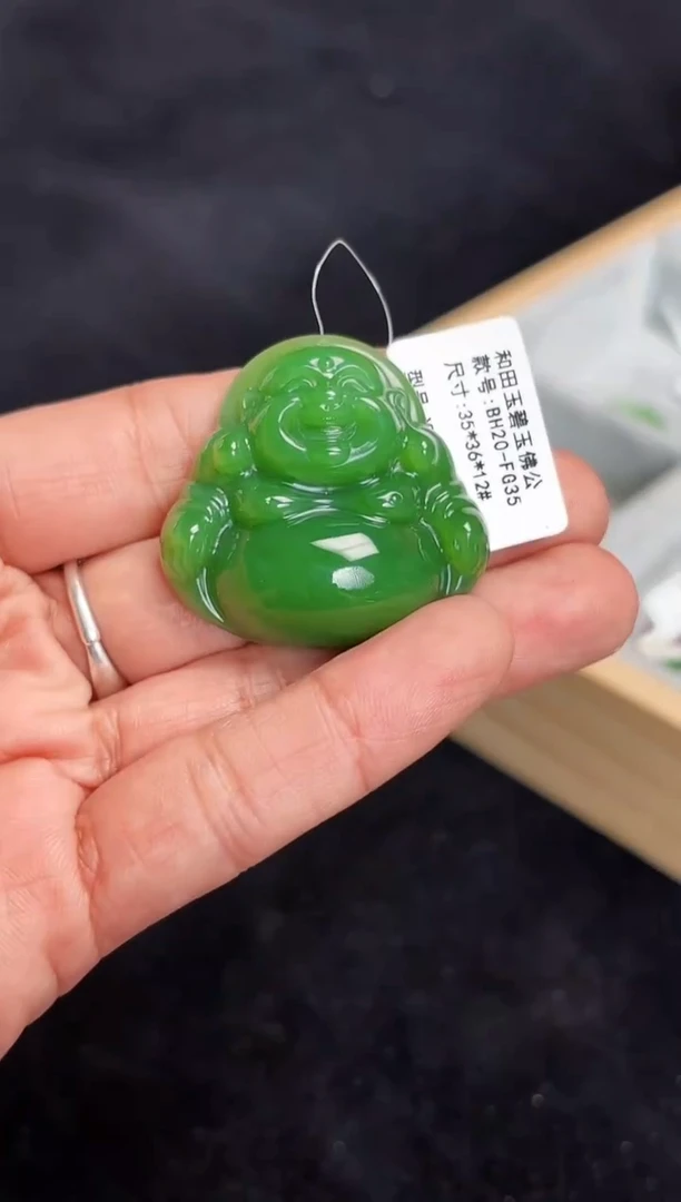 吊坠(不含链)未镶嵌和田玉35*36碧玉 佛公