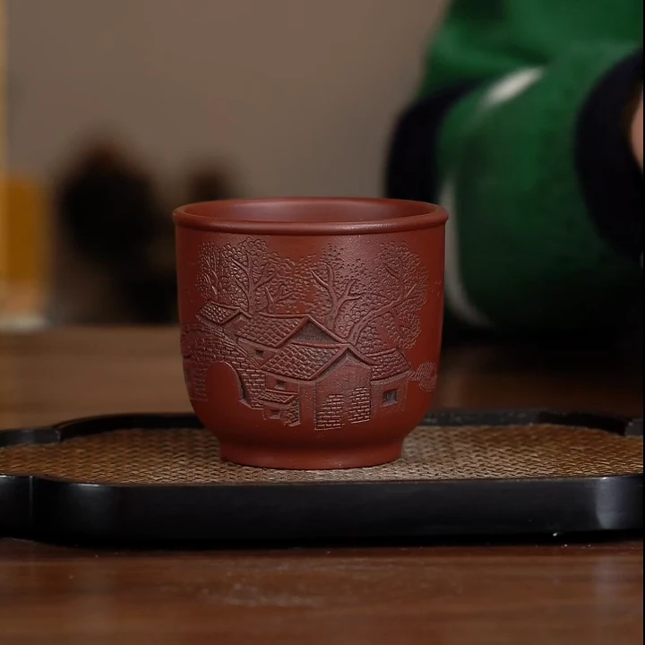 1060 宜兴紫砂茶具 龙血砂刻绘江南水乡主人杯 150cc YMJ