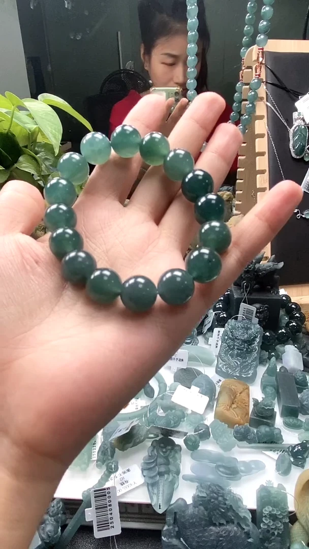 翡翠未镶嵌颈饰初*翡翠