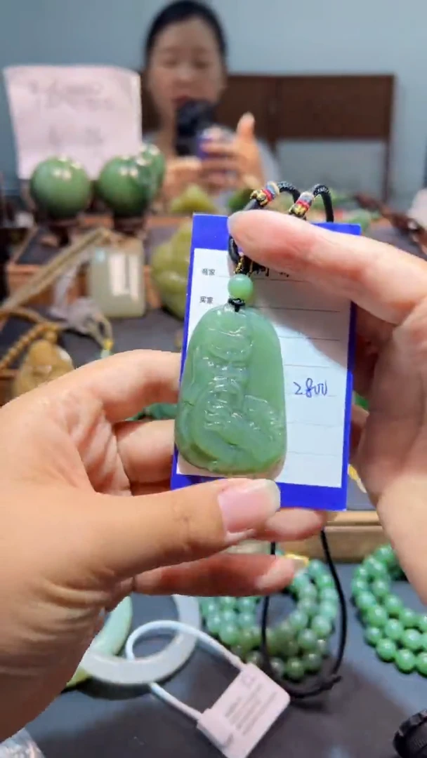 颈饰未镶嵌和田玉（碧玉）1