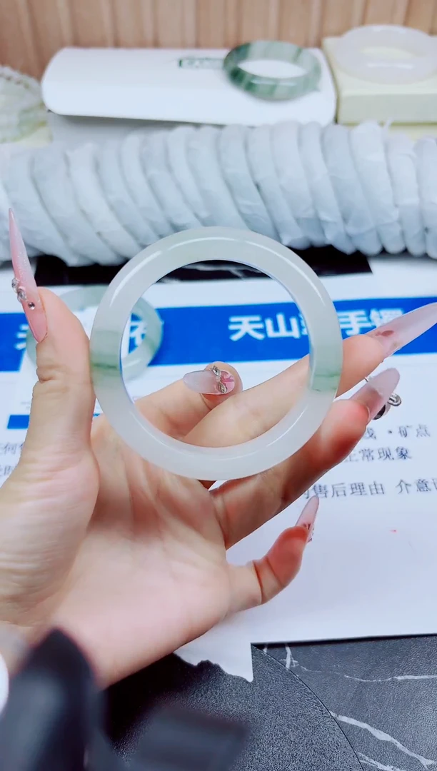 石英质玉手镯未镶嵌31/54