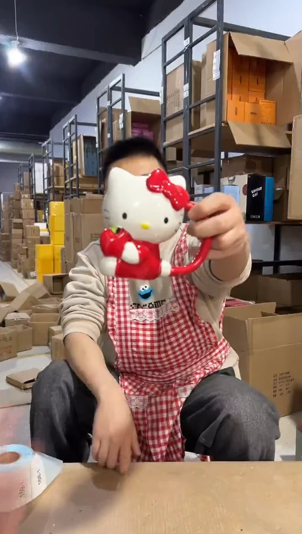 【闪购商品】杯红色kt抱苹果全身杯