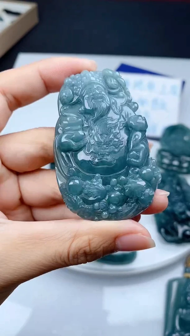 翡翠未镶嵌颈饰1