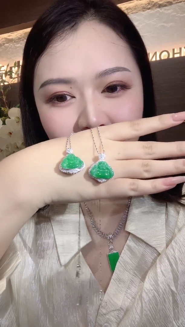 18K金镶嵌翡翠耳饰A34