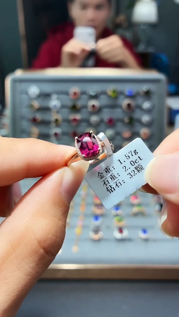 18K金镶嵌戒指碧玺2.0..