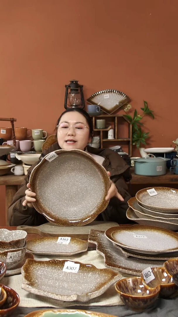 陶瓷A442 一只陶瓷粗陶花边大盆可能微瑕30*8