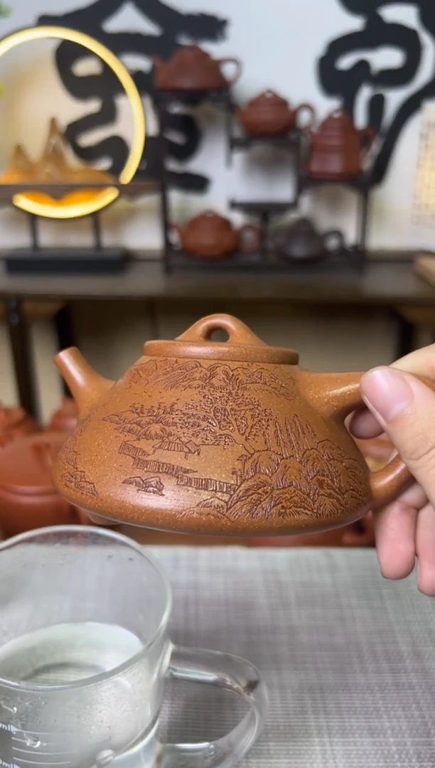 【闪购商品】段泥茶壶黄降坡子冶石瓢壶山水刻250cc-杨志琴