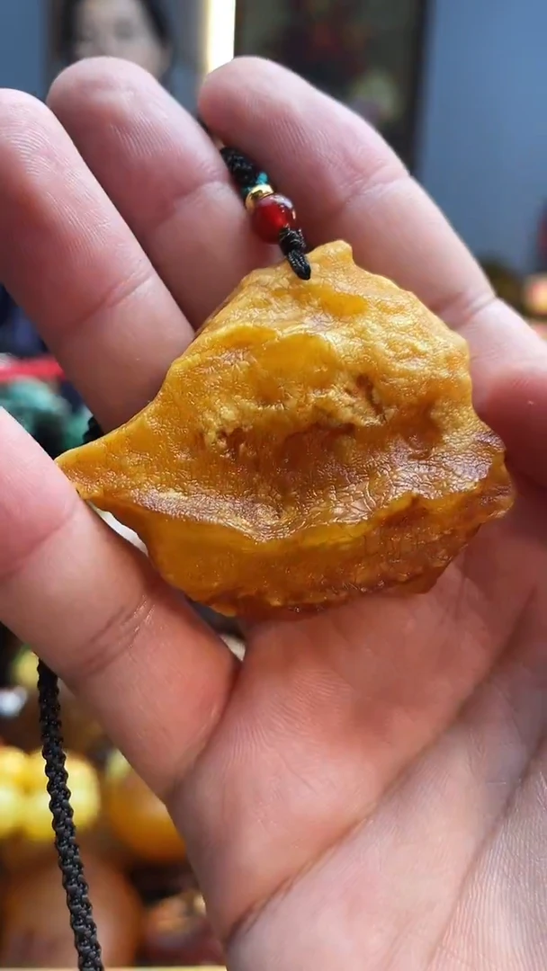 未镶嵌颈饰琥珀吊坠