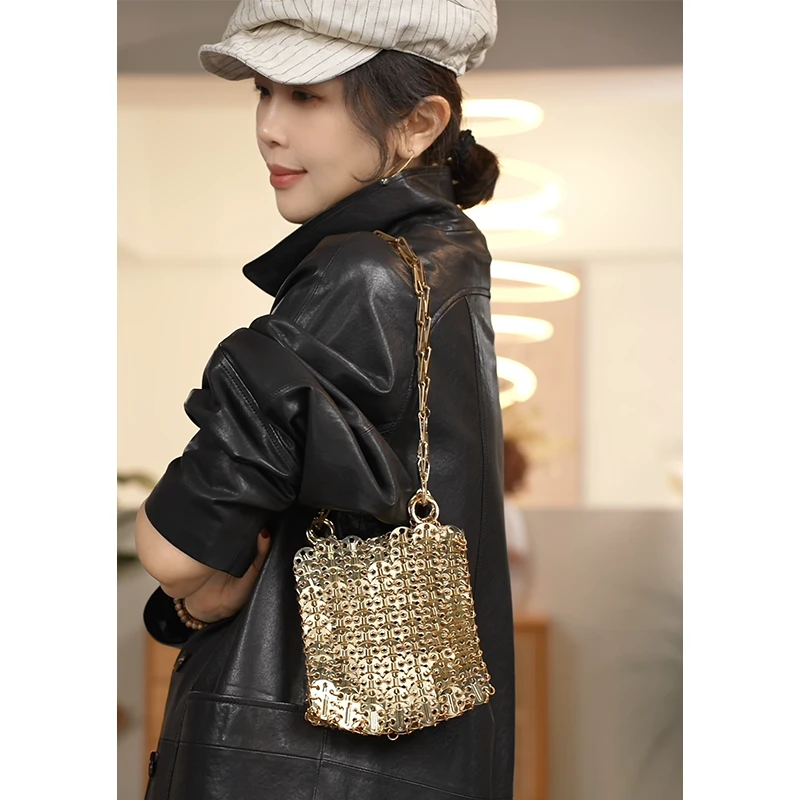 【叭哒不惑】 金色圆片方形斜挎包