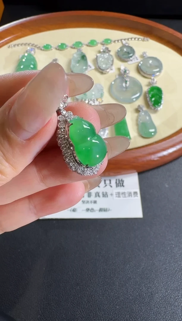 【闪购商品】翡翠吊坠(不含链)18K金镶嵌【假一罚三】钻石镶嵌