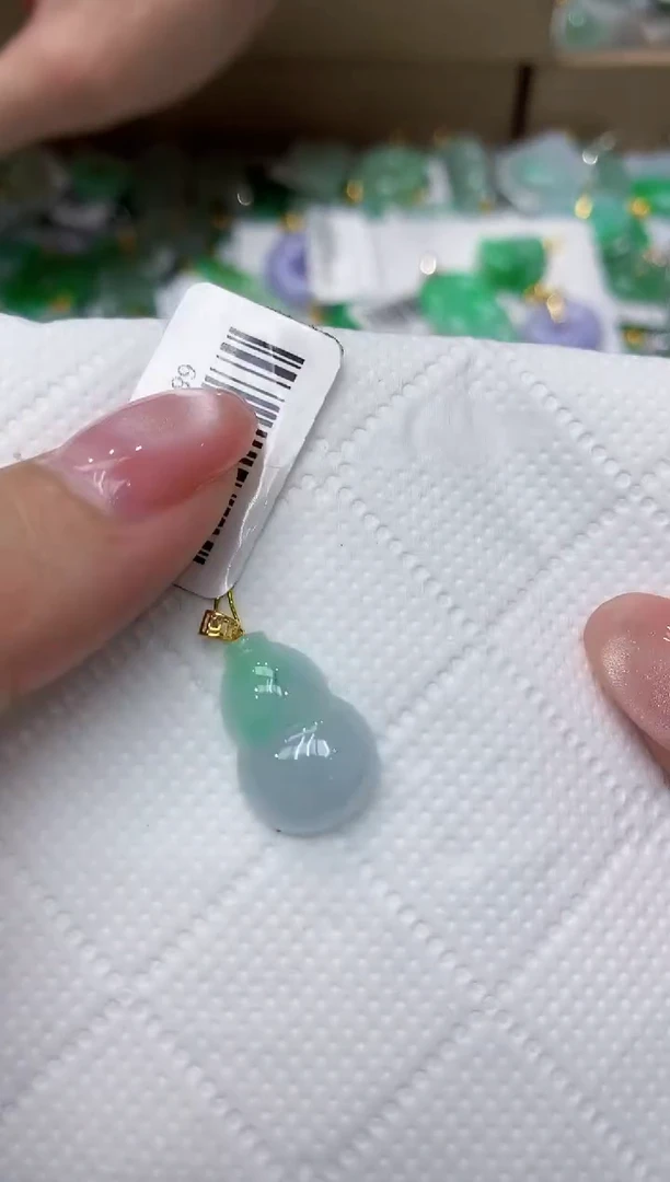 翡翠18K金镶嵌颈饰111111111