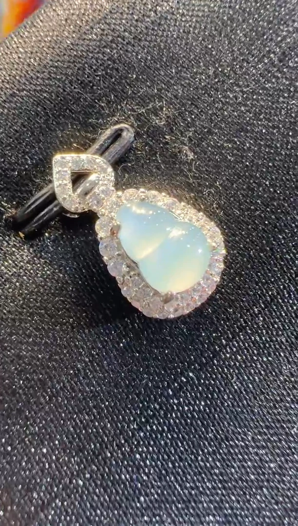 【闪购商品】翡翠吊坠(不含链)合金多样性发货一件